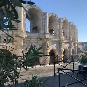 Holiday In Arles: De L'amphitheatre Arles